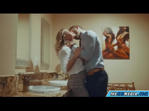 ❤️ 公衆トイレで巨乳金髪美女に誘惑されたら ハードポルノ ❌️❤